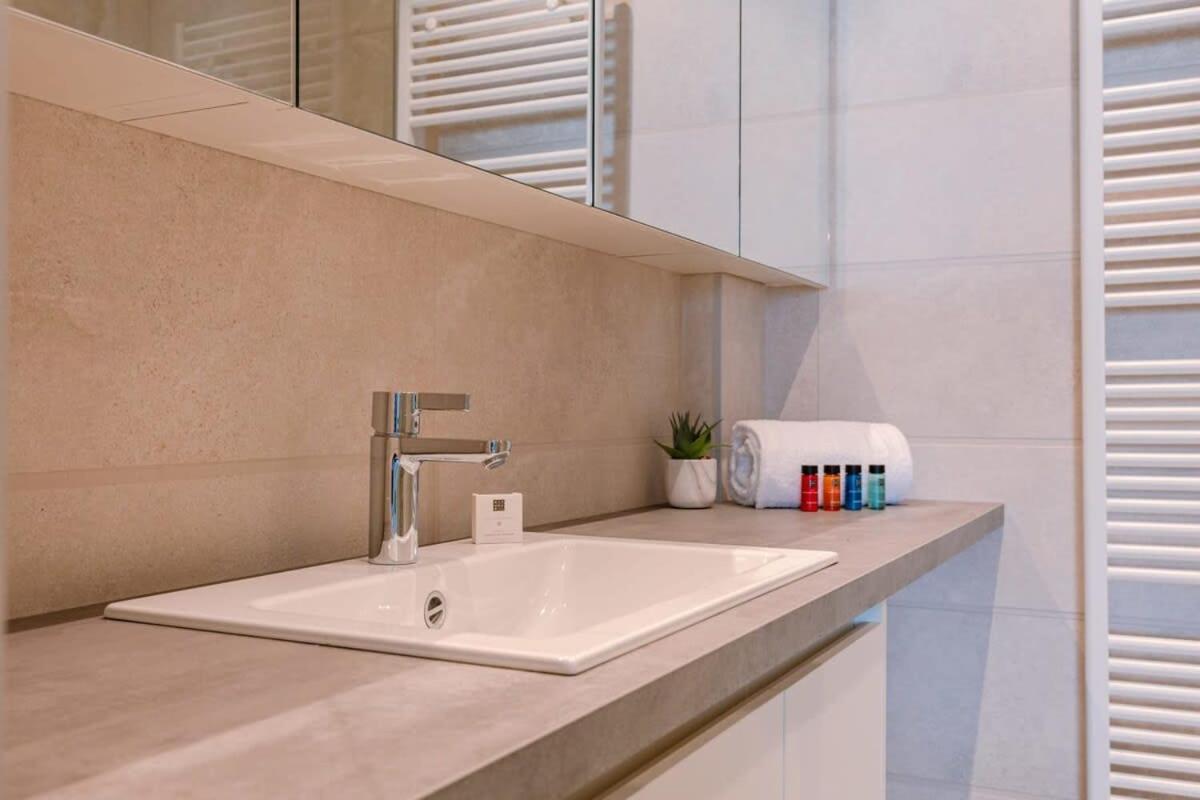 Huswell - Brand New Apartment With A View Остенде Экстерьер фото